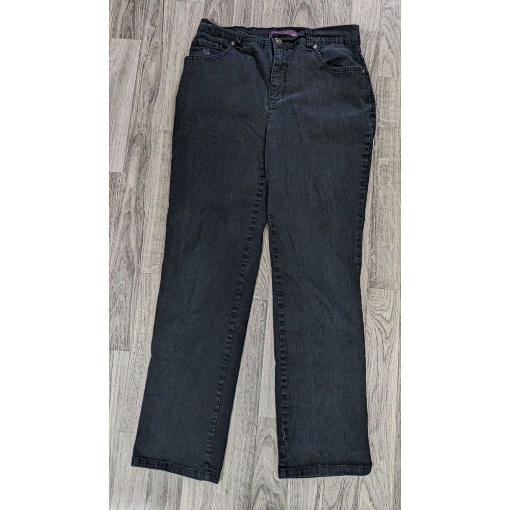 (3/$35) Gloria Vanderbilt Size 8 P Amanda Embroidered Studs Straight Black Jeans